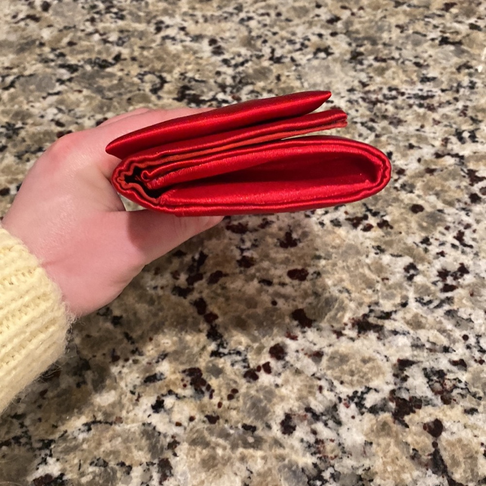 Red clutch/purse by Jacqueline Ferrar - Picture 6 of 7